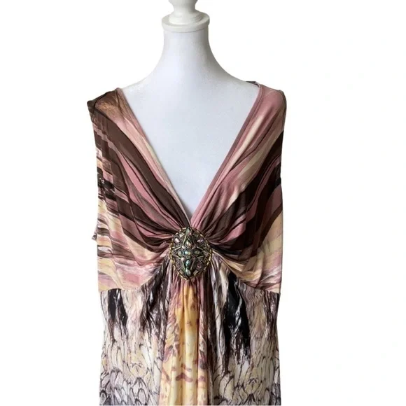 Venus Bejeweled Sleeveless Blouse - Picture 2 of 11